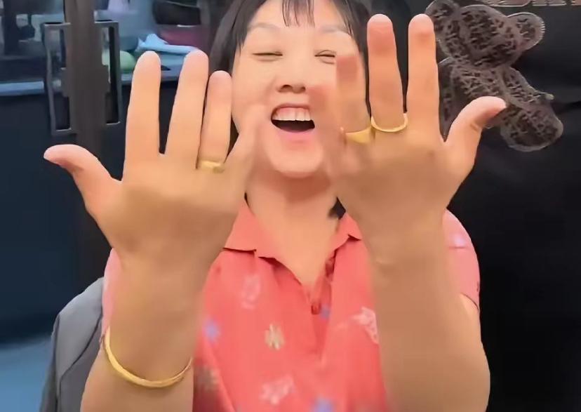 这一家人真的掉钱眼里了，看他们的反应，像是寻亲时网上爆料的家产过亿吗？当时谢清帅