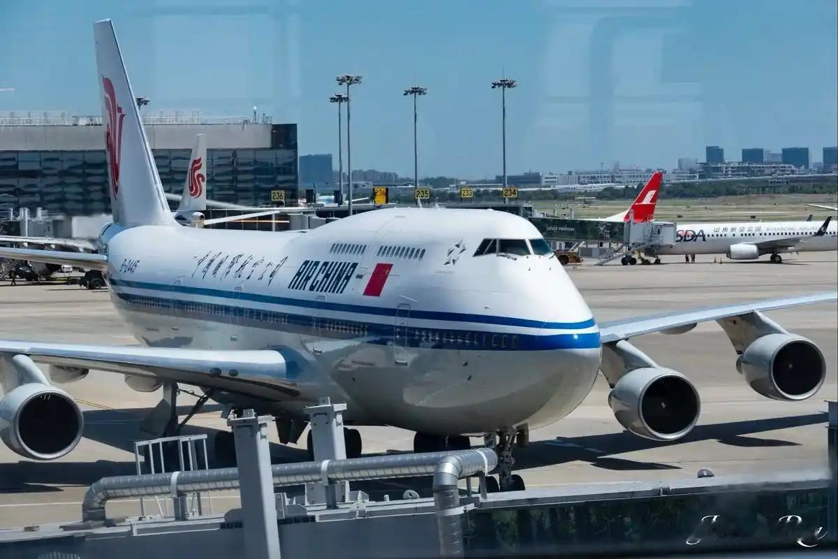 1991年3月3日，美国科罗拉多泉上空，一架美联航585号波音737突然失控，短