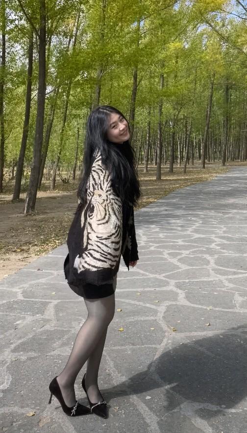 自古逢秋悲寂寥，我言秋日胜春朝。