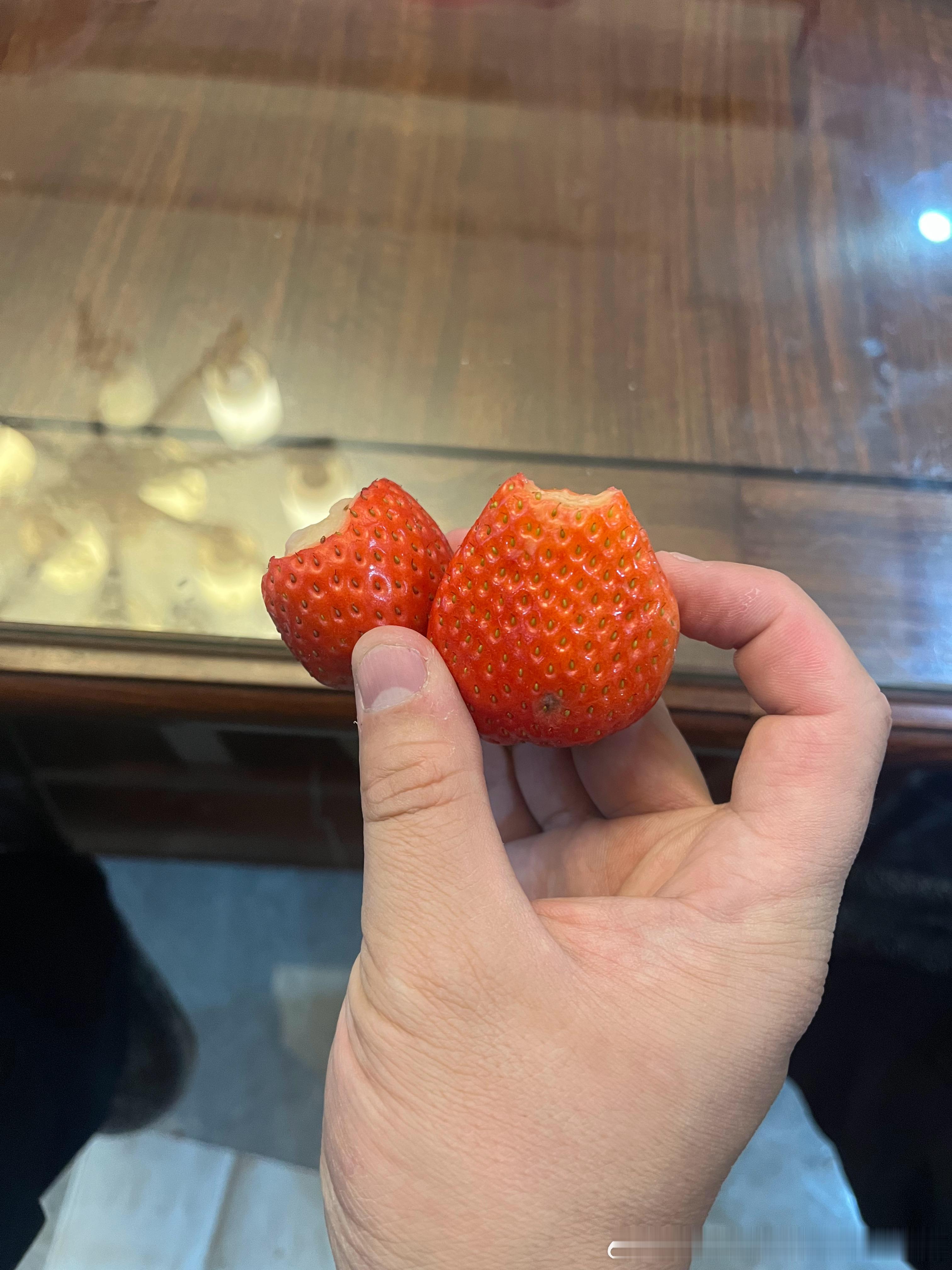 老父亲以后的草莓都没有尖尖了 