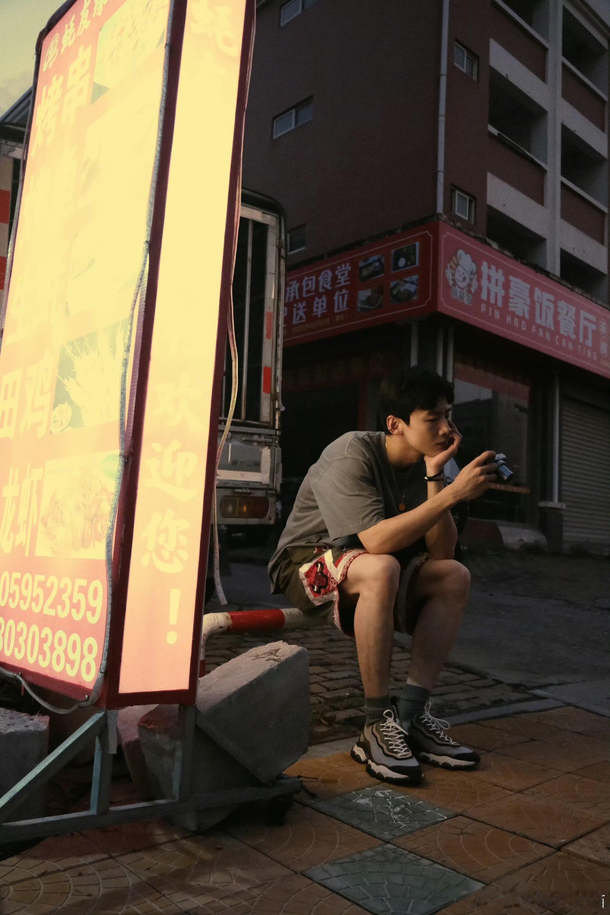 白敬亭4年前就见过拼好饭餐厅了俺不中了 谁能有我哥先进啊拼好烦进阶版拼豪饭哈哈哈