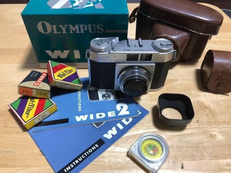 一套完整的Olympus Wide 2旁轴相机。


图中的这款Wide 2旁轴