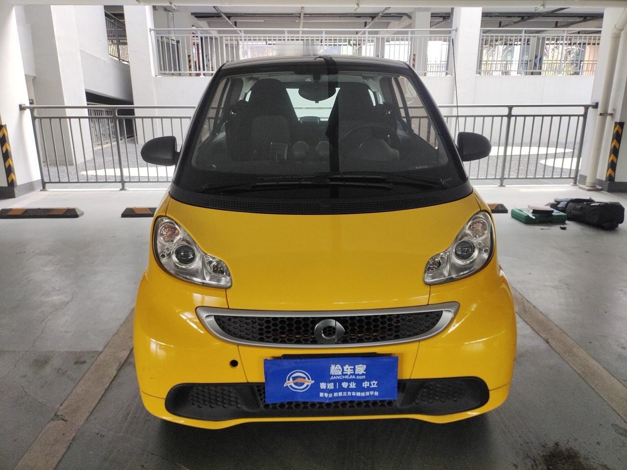 3万预算，买十一年前的奔驰smart，还是全新的五菱miniEV？
昨天验了一台