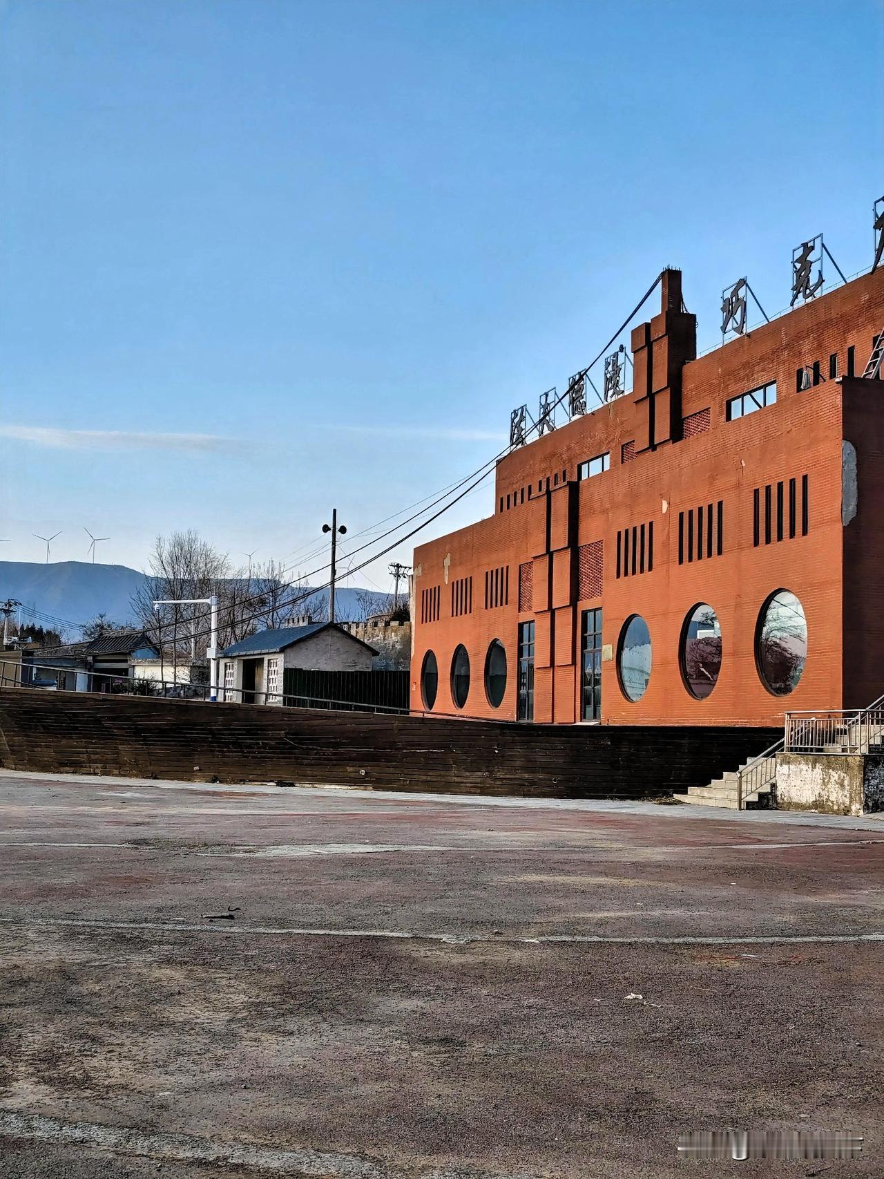 池边听鸟语；求下联

池边听鸟语
柳下赏莺歌