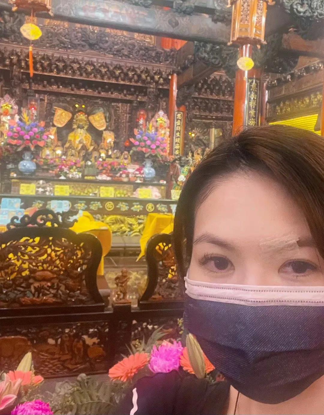 5月12日，中国台湾女演员星卉乖乖地去到松山慈佑宫还愿。所为何由呢？原来两天前，