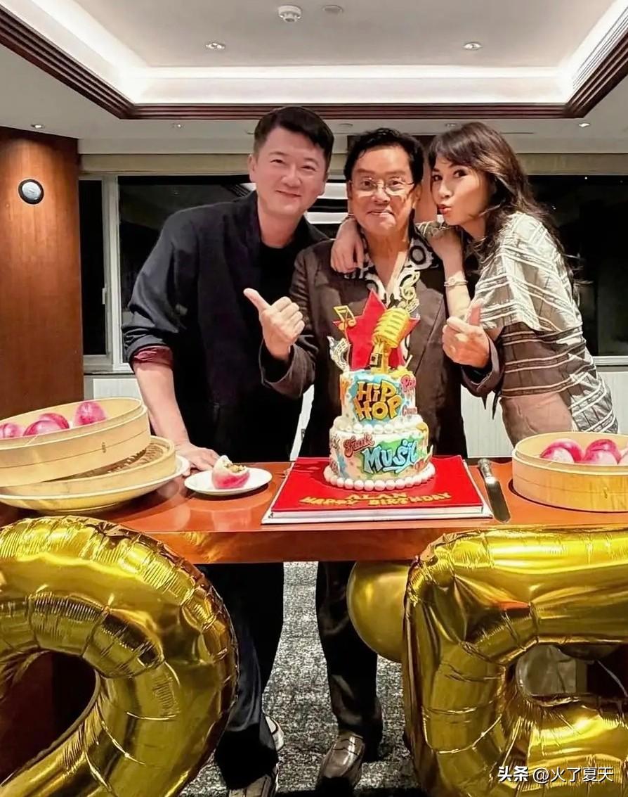 谭咏麟过76岁生日众星云集，曾志伟狄波拉到场，陈百祥晒珍贵合照！ ​