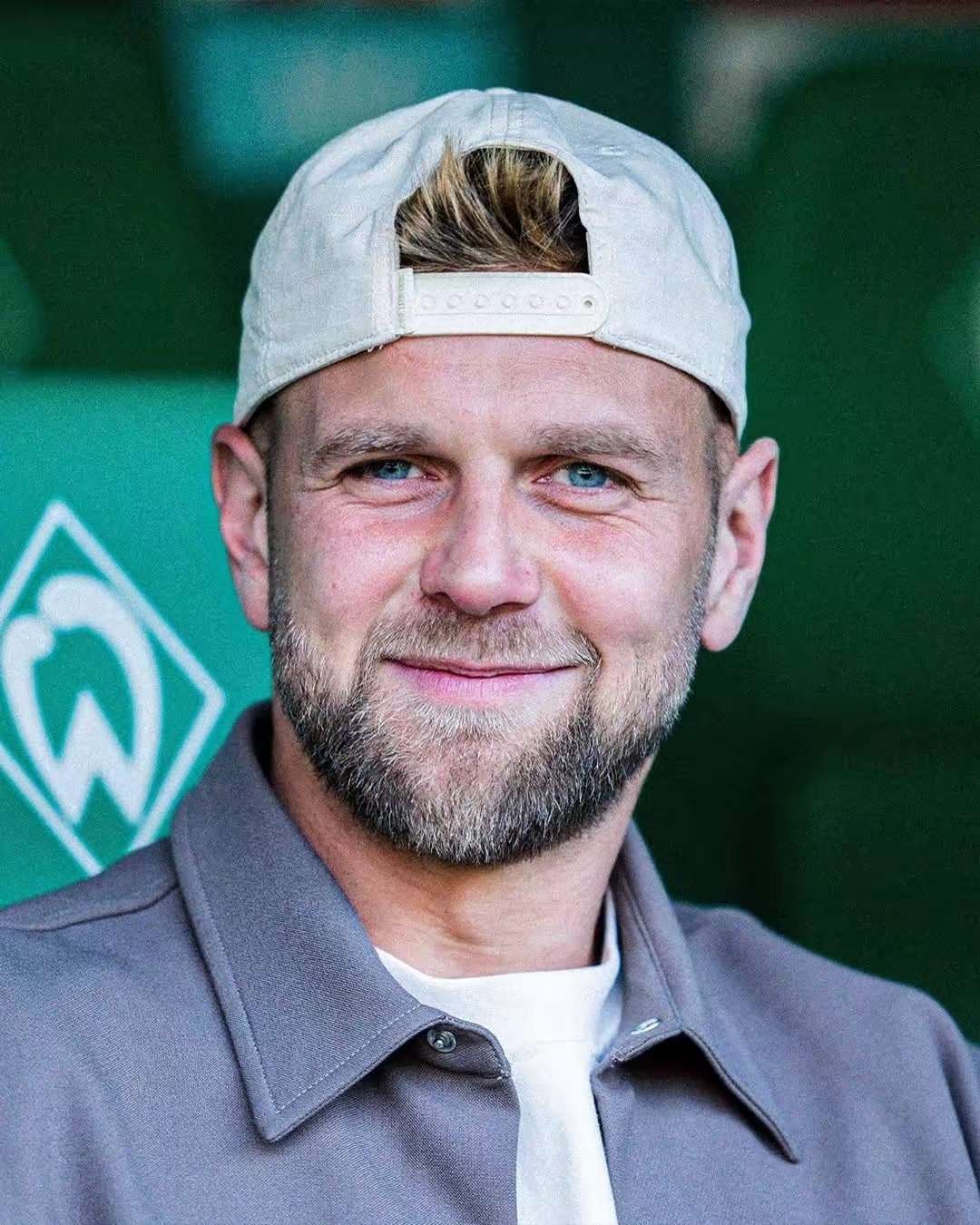 真正的大中锋，往看台上一站，就把恩昆库给激活了。可见，对AC米兰来说，中锋引援有