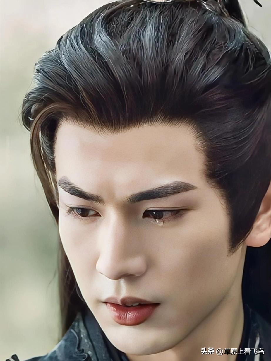 我闺蜜问我，
张凌赫的成功能不能复制？我说：不可复制，我闺蜜又问为什么？我说：那