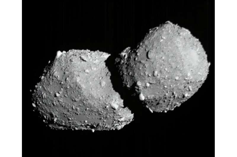 别小看一颗小行星：它可能保存着地球生命起源前的宇宙档案

小行星不是太空中的“石