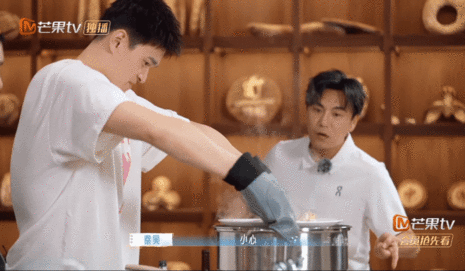 秦昊说孙杨太真诚了连伊能静都夸赞，足以看出孙杨人品特别好 