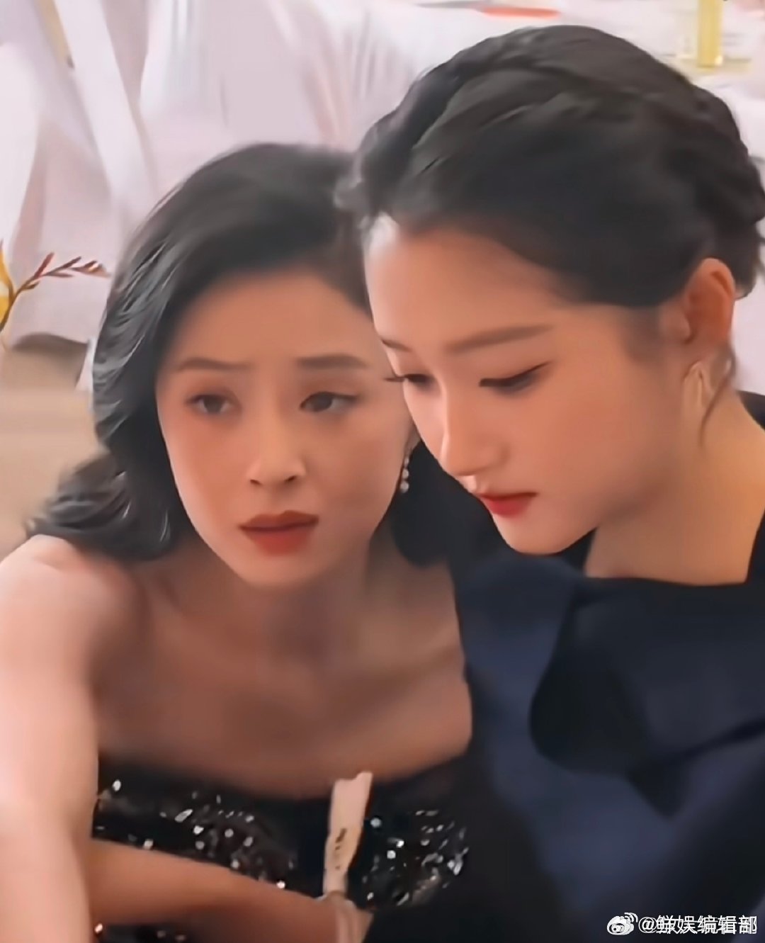 蒋欣宣传关晓彤新剧蒋欣说我的晴也如此耀眼 华妃娘娘认证的耀眼，关晓彤的新作品值得