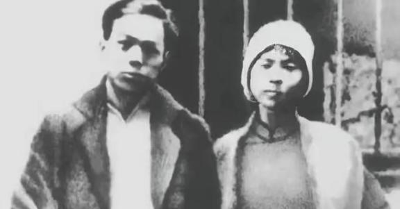 1928年，两位夫妻同志在敌人狱中受尽折磨后将被处死。临刑前，敌人：要上路了，有