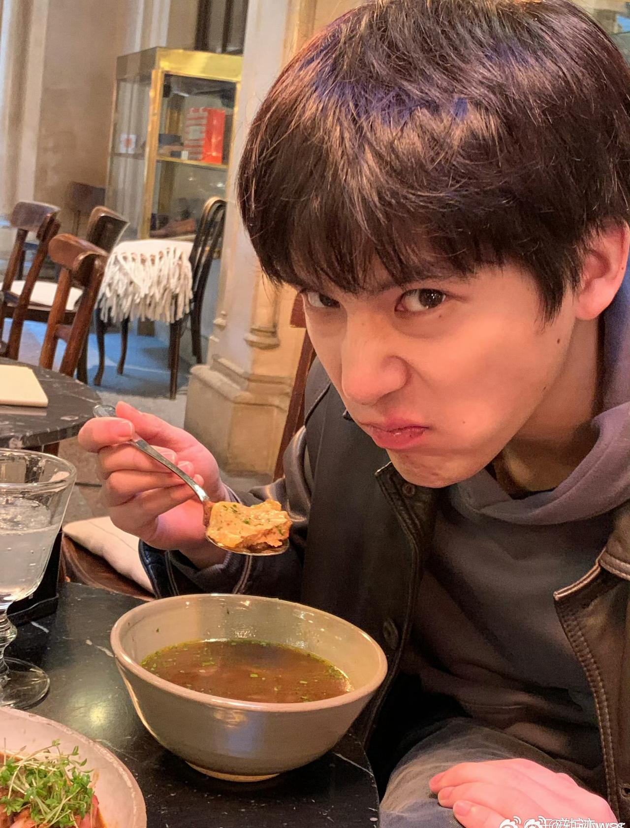 王安宇王安宇  🎬当镜头对准棱角分明的轮廓，当先锋时尚碰撞少年锋芒⚡️从荧幕角