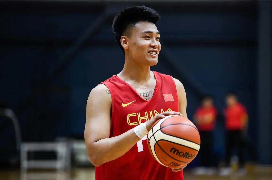 赵睿一战封神！中国男篮在与新西兰队的半决赛中，比赛不仅打的紧张激烈，而且前三节比