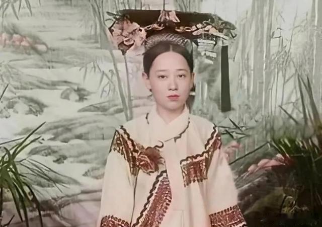“清朝第一美人”有多美？黑白照也难掩其姿色，却被慈禧操控一生清朝的封建制度影响极
