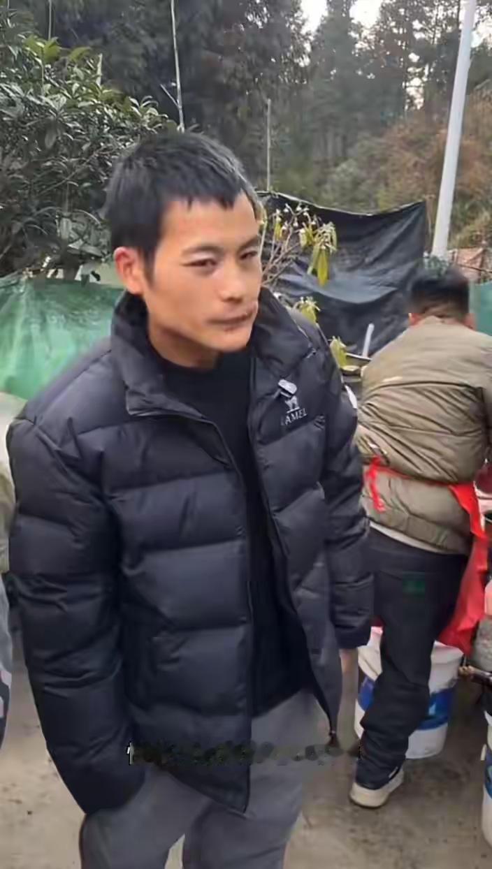 荒野刀疤哥翻车：人是赚不到自己认知以外的钱的！

荒野刀疤哥的视频终于清空了，还