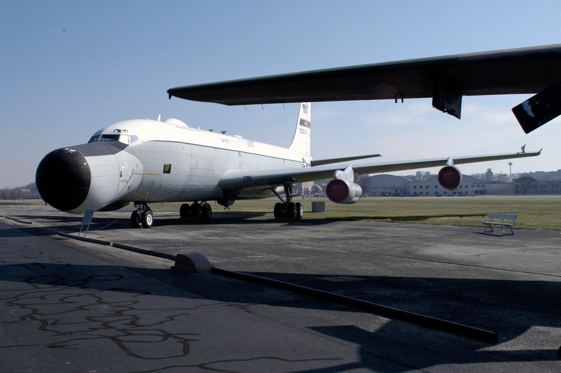 20世纪60年代初期，美国国家航空航天局（NASA）和国防部需要一种移动跟踪和遥