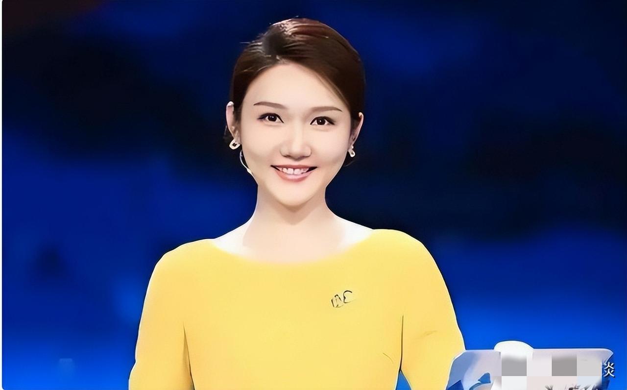 三年前，龙洋的名字总与“挤走董卿”的指责相伴；如今，她用连续三年主持春晚的成绩，