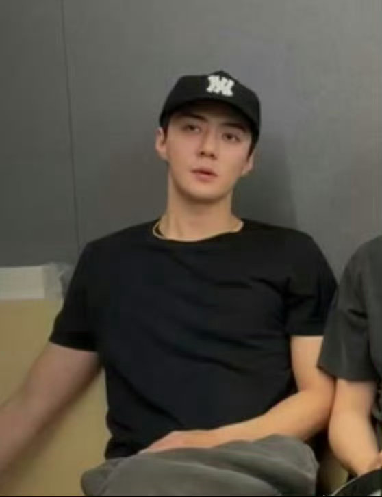 吴世勋减重十斤吴世勋瘦了10斤 直接瘦下十斤的吴世勋也太自律了！整体状态好到犯规