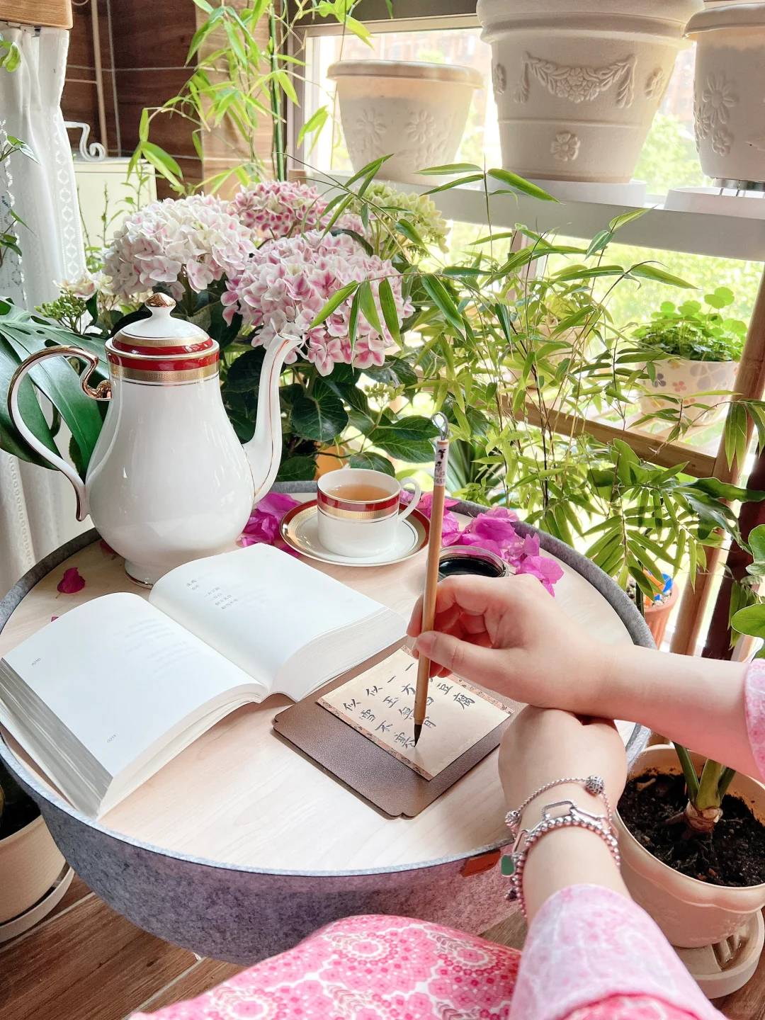 在春天的阳台花园🌸发呆 看书 喝茶 写字