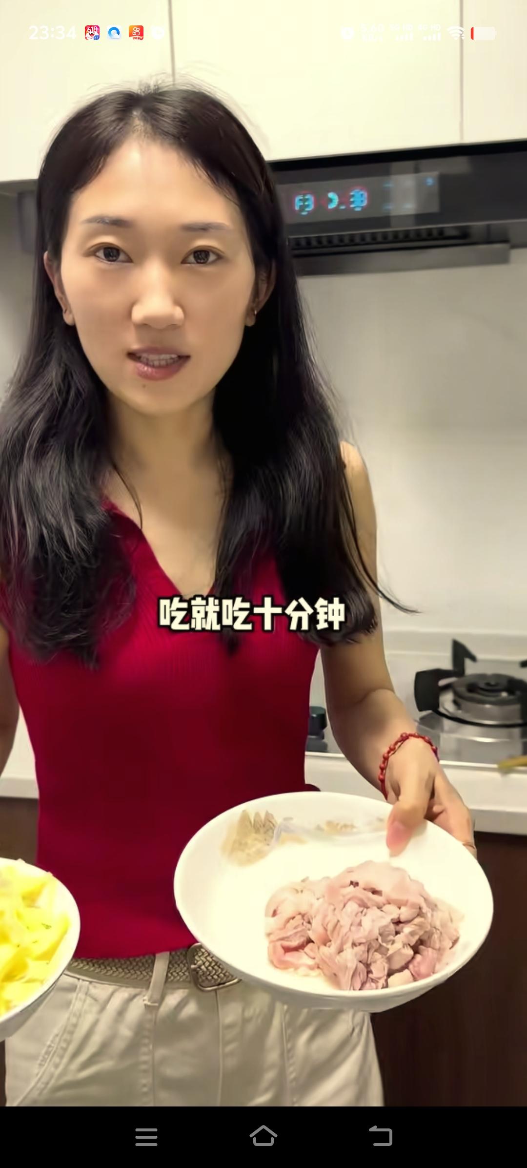厉怀远的妻子林丽只身来到了浙江，看来离开谁都是一样过，并且可能生活的更加有品味，