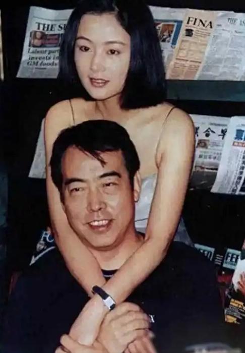 [太阳]当年，陈凯歌带陈红去澳大利亚玩，在逛奢侈品店时，店员十分惊讶地对陈凯歌说