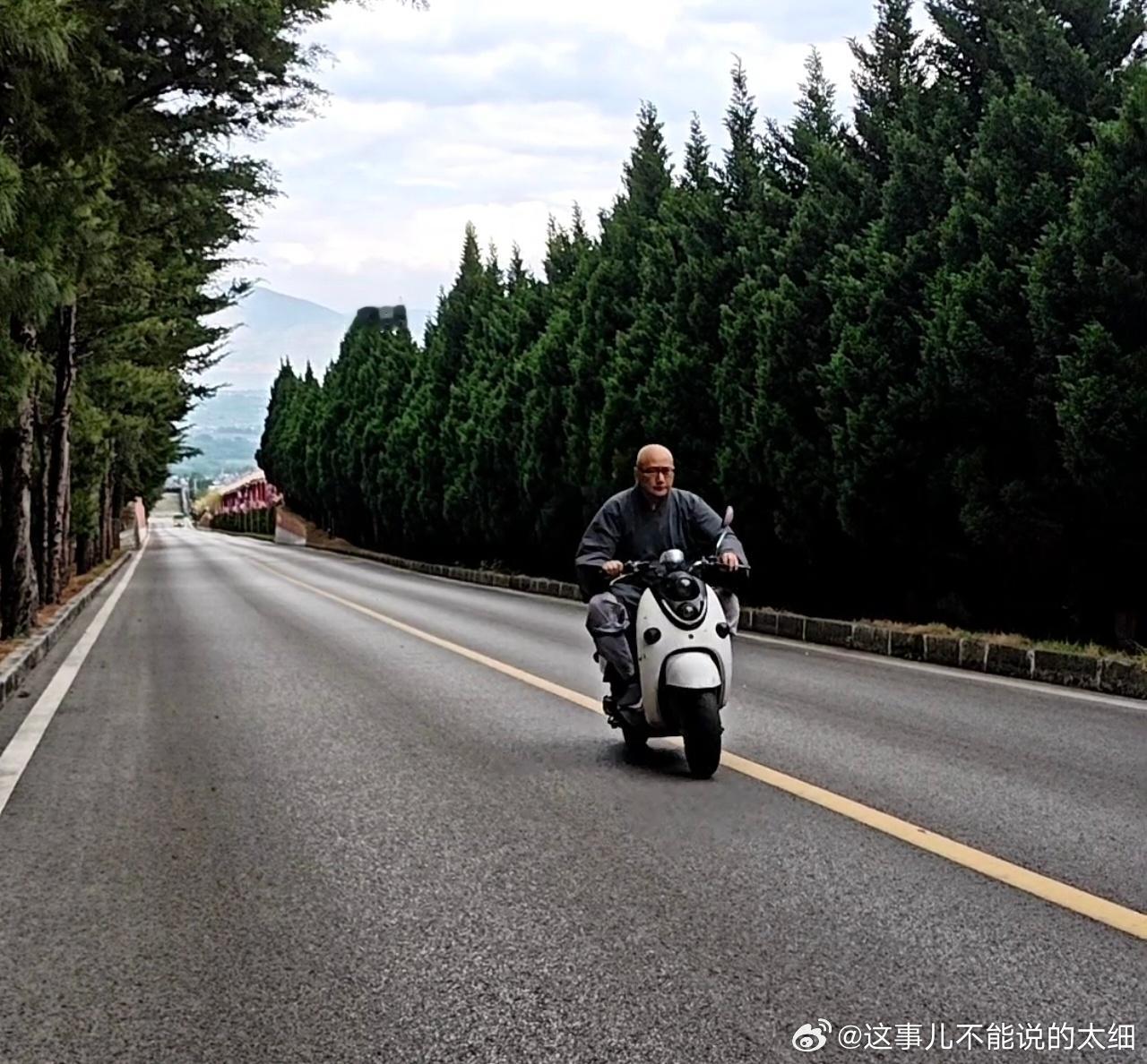 高校回应生理期请病假要脱裤证明之前说某地一个寺庙景区，有个告示牌要求生理期的女性