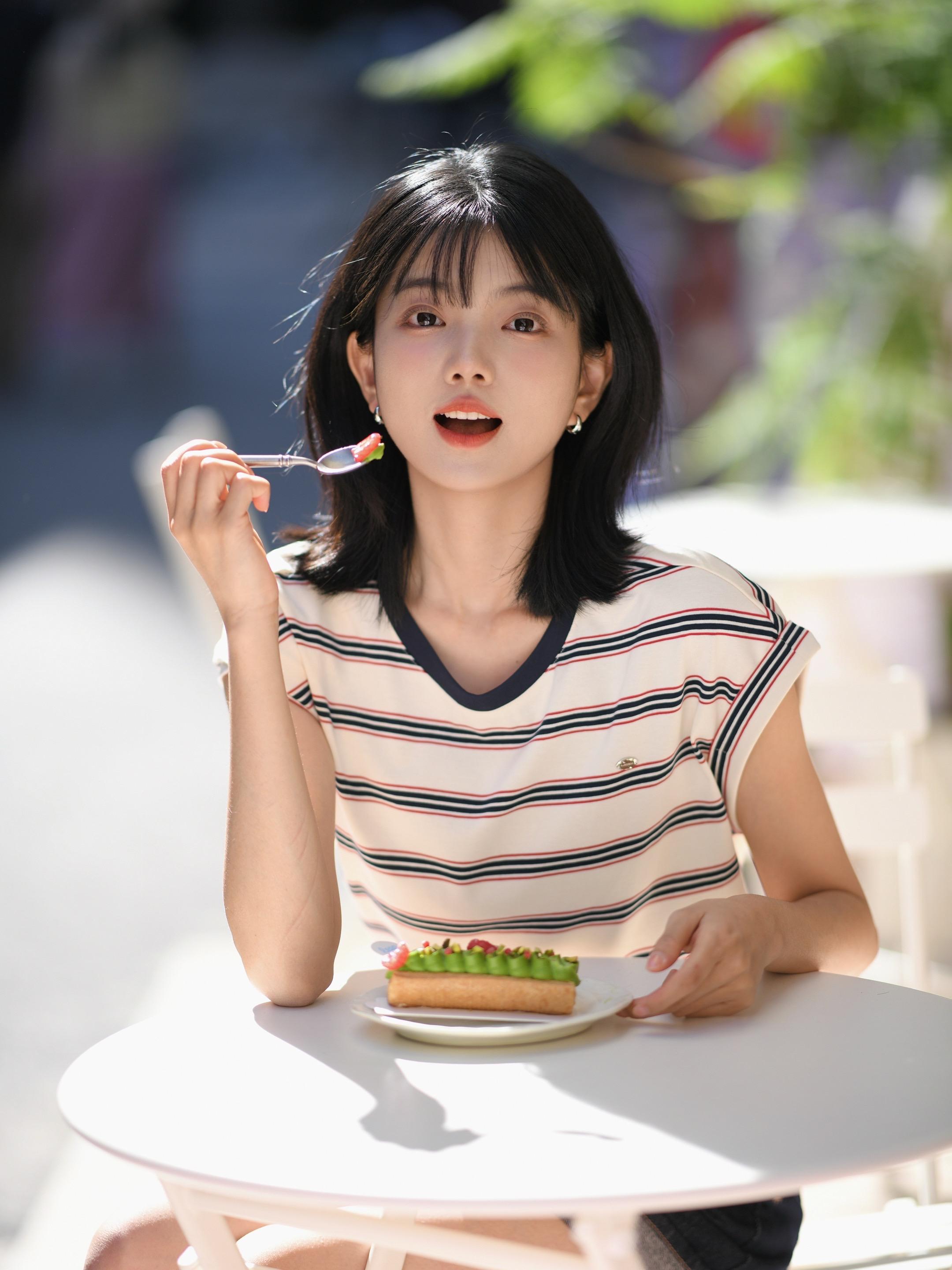 春日限定少女感 出门散步 阳光是最好的滤镜 不费力的松弛感 拍照姿势