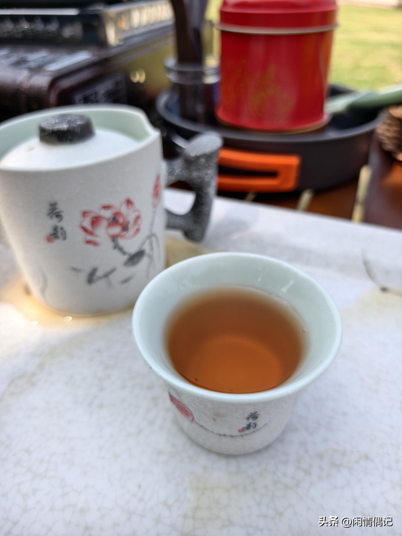 “所有的烦恼，都是因为你想控制自己控制不了的事，或者不想承担你该承担的责任。”