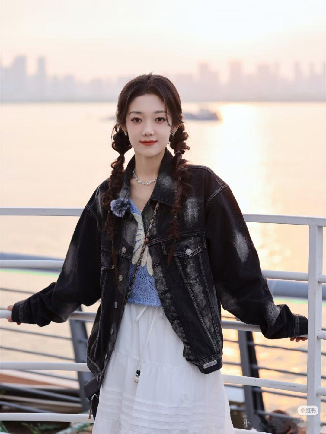 希林娜依高我会等童声伴唱《我会等》舞台氛围感狠狠破防，希林娜依高扎实唱功搭配纯净