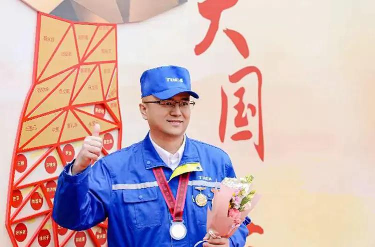 与病魔博弈，毫厘之间铸匠心，大国工匠张国云
 
张国云，现任特变电工股份有限公司