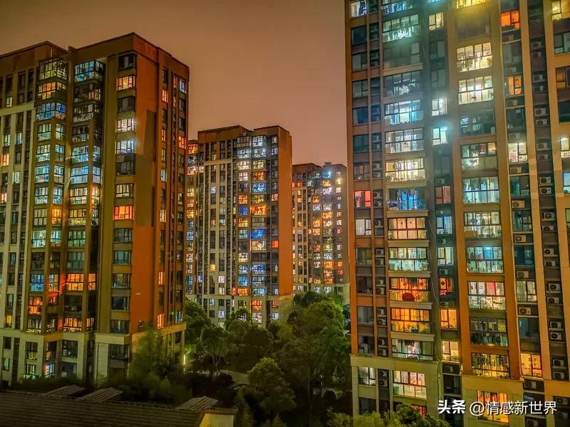 为家，我求“安”字。在外打拼，每天面对各种压力和不确定性，回到家就渴望一份安宁。