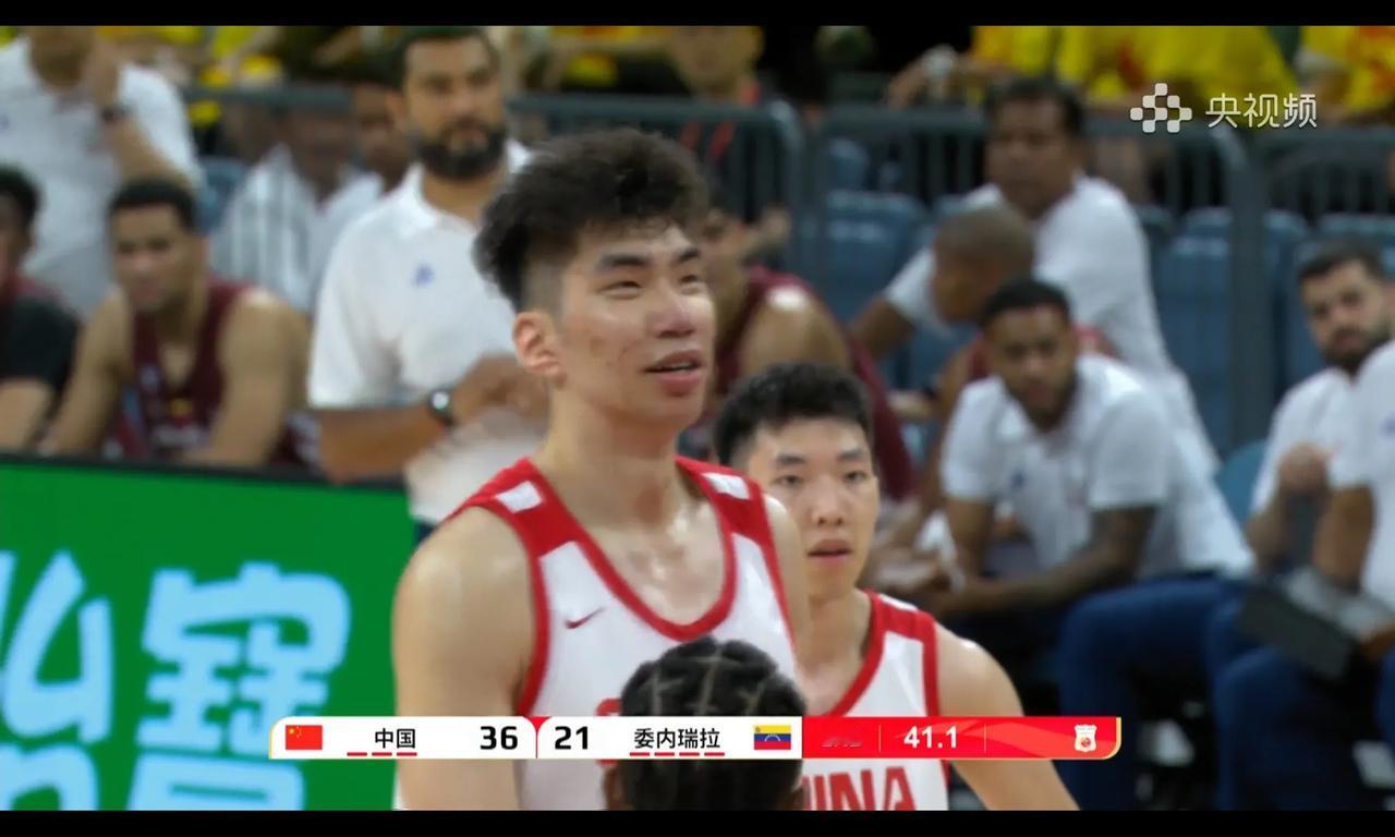 对方内线太矮成就于嘉豪，热身赛意义丧失，亚洲杯期望值被降低

下半场刚开始，胡金