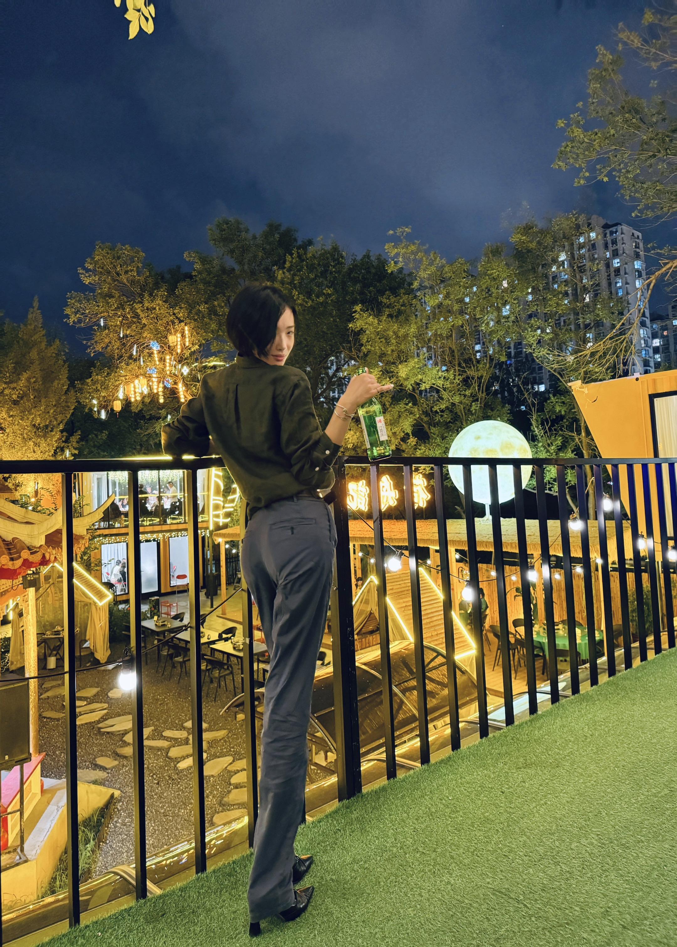 贱贱的也很安心，贱t首发者 如有雷同那我就不是，加入我，高举贱t大旗。