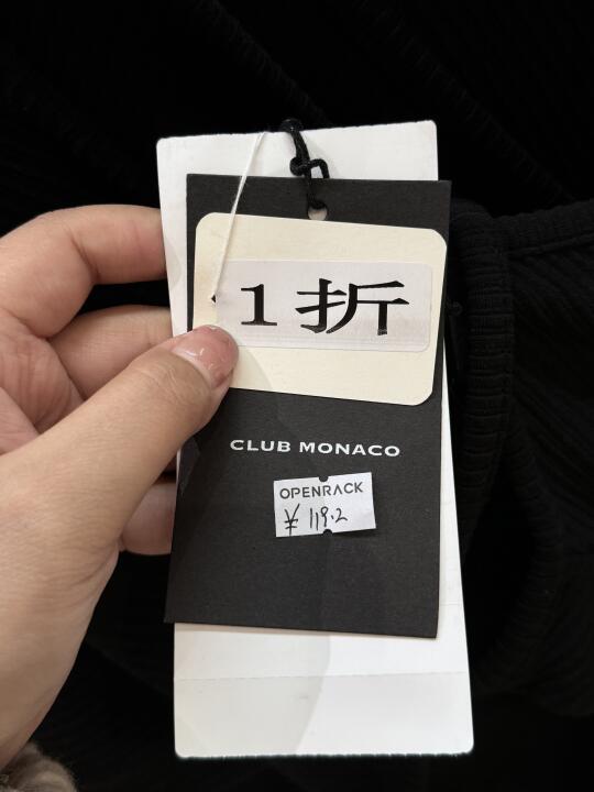 Club Monaco…….付款的时候差点去世。。。。。。