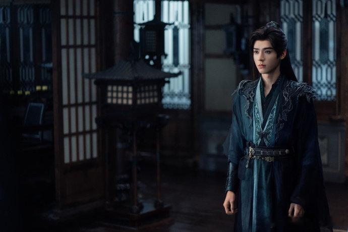 龚俊能扛能打龚俊能扛能打！《暗河传》里他打戏一镜到底，短剑长枪都耍得溜，吊威亚旋