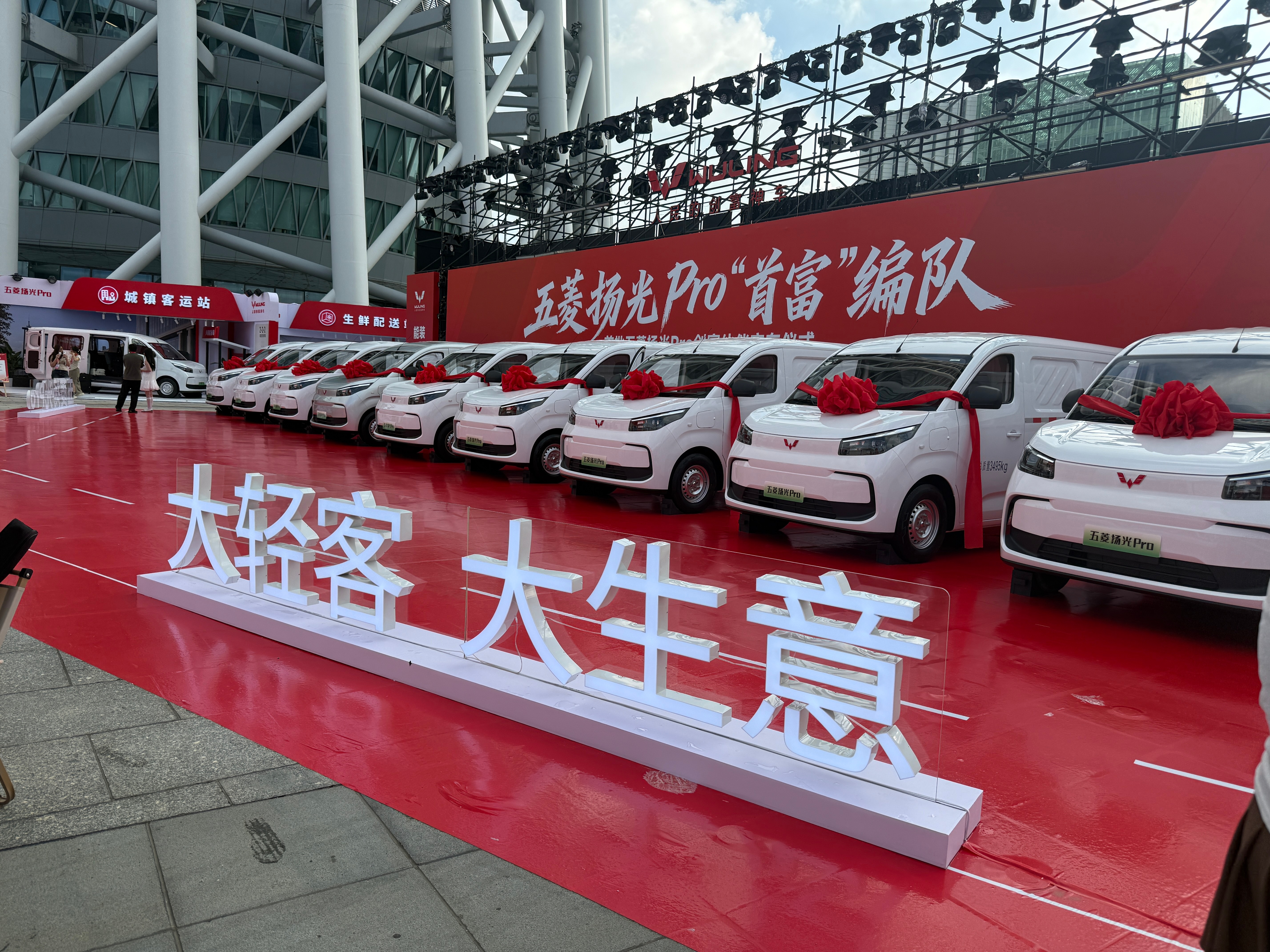 五菱扬光 Pro 的核心竞争力是围绕商用场景，把"能装、耐用、省钱、好开"这几件