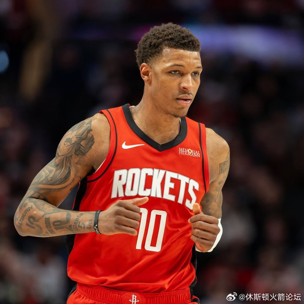 今天的小贾：出战34分钟贡献18分7篮板（末节10分）投篮6/13，三分2/7，