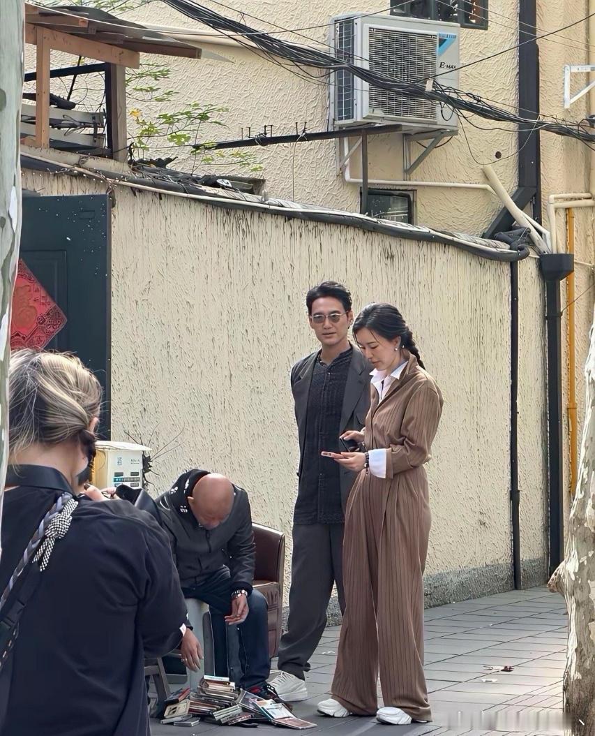 老天呐，差点没认出来。不得不说，真人比电视上还漂亮啊 