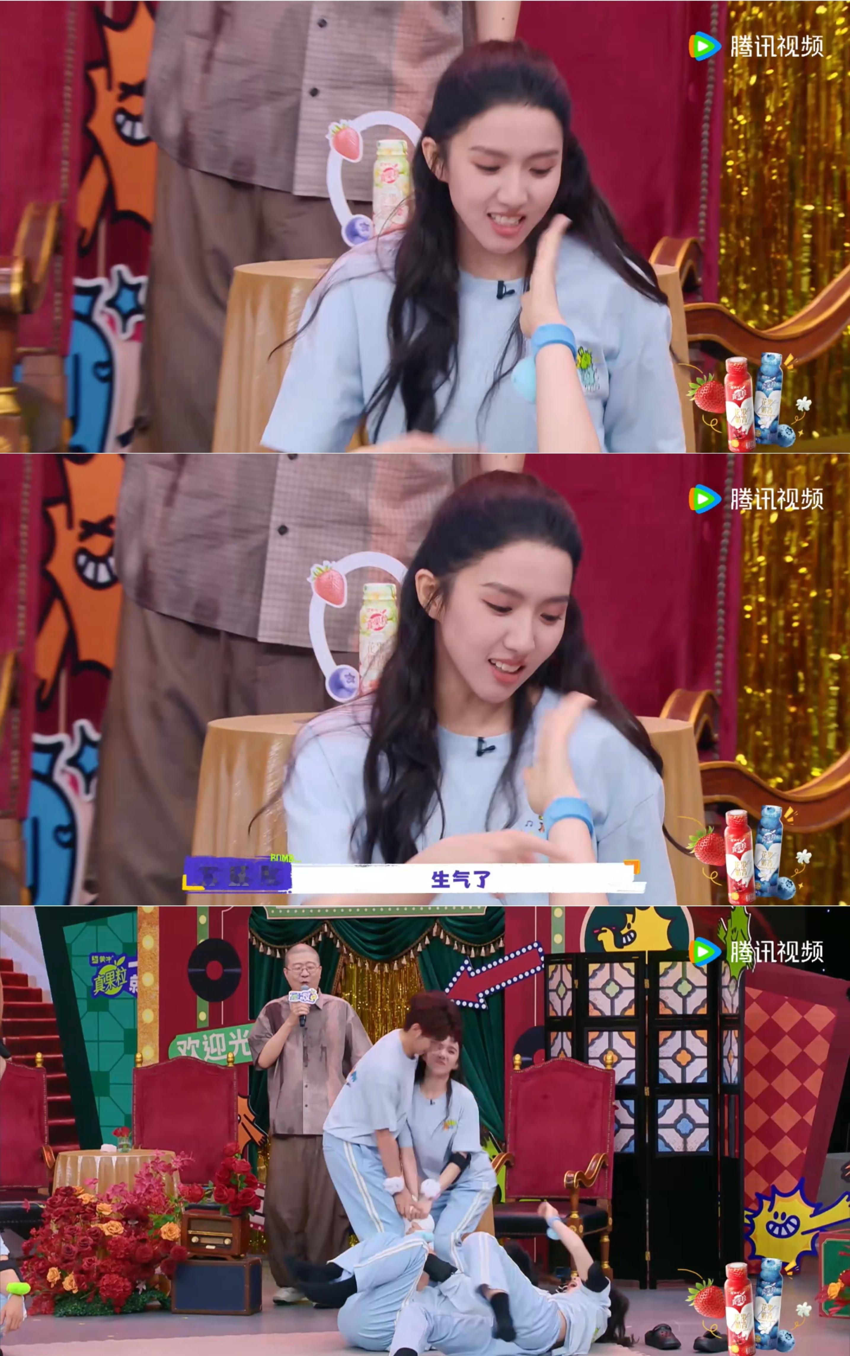 管乐大飞脚给苏晓彤一巴掌 哈哈哈哈哈哈管乐的黑色脚丫子，对着苏晓彤的脸就是水灵灵