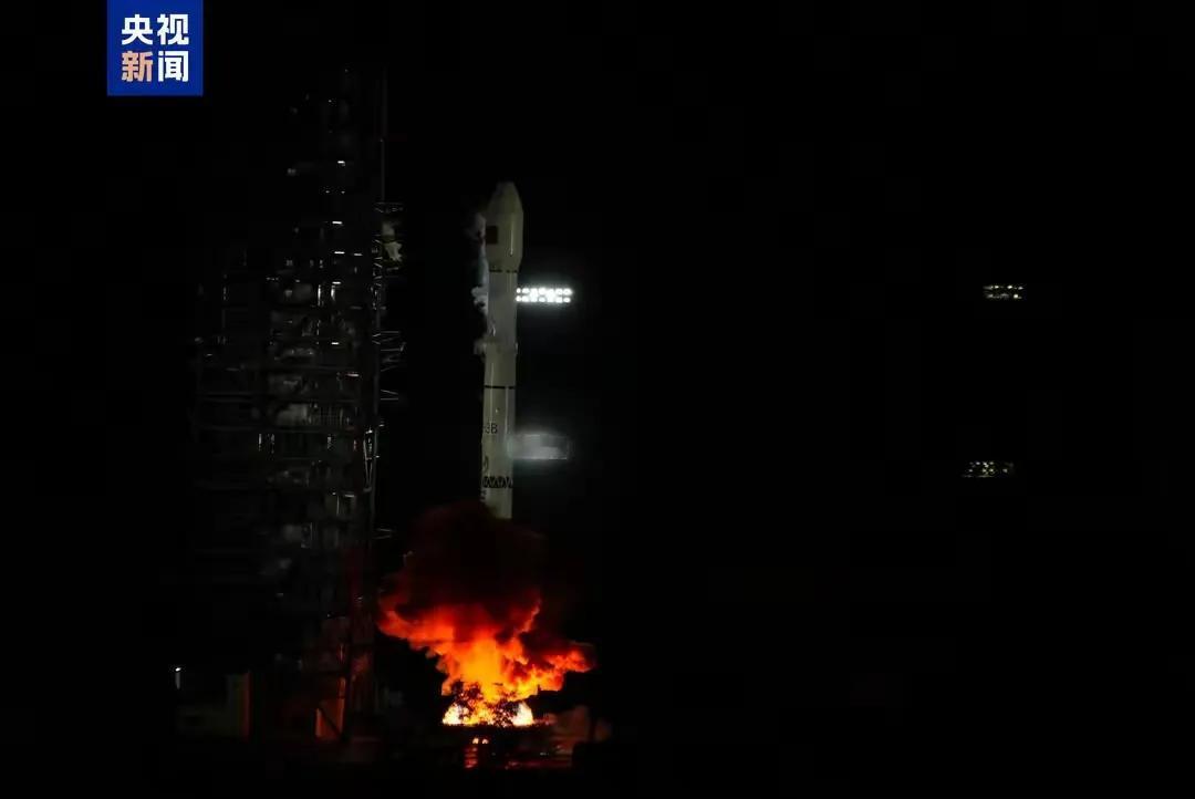在璀璨的星光下，北京时间2024年10月10日晚9时50分，我国在雄伟壮观的西昌