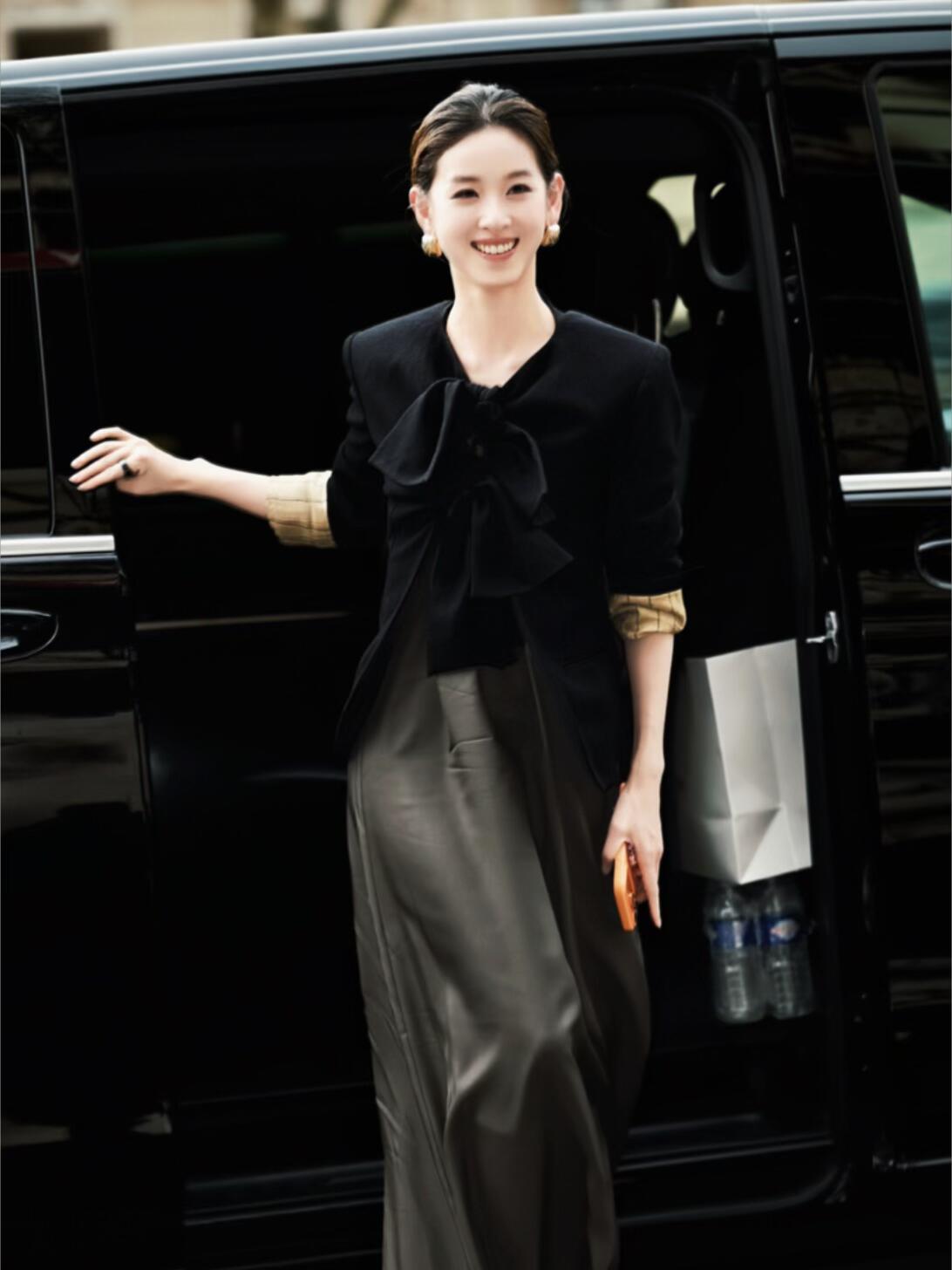 章泽天 UmaWang巴黎时装周秀场外 