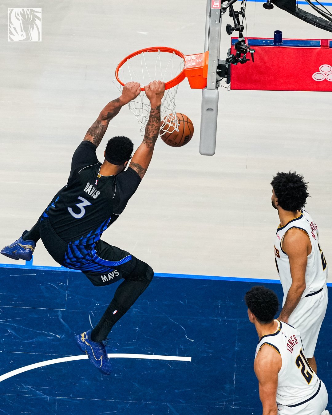 浓眉半场12分5篮板1助攻1抢断 安东尼戴维斯