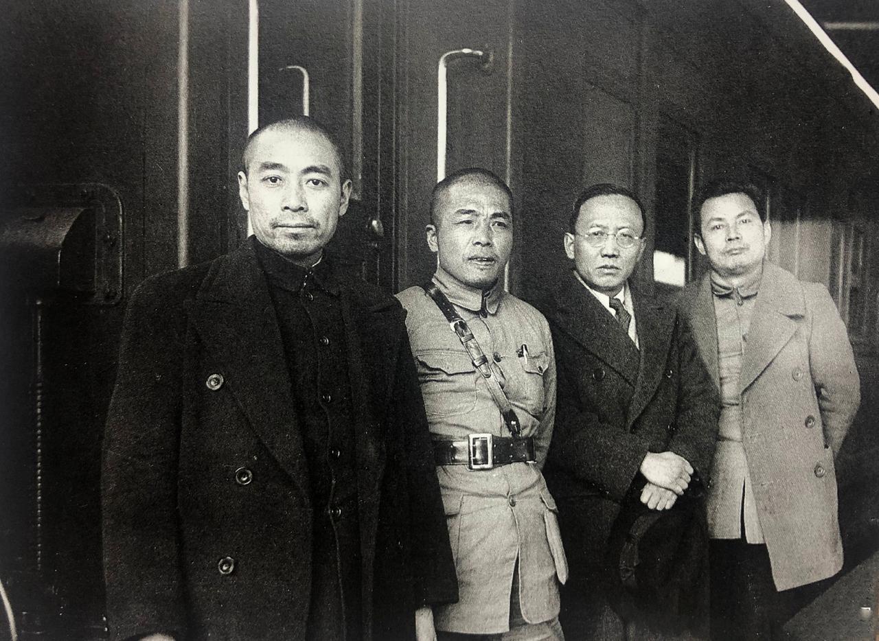 合影这四个人，能说出名字的都是历史知识丰富的。