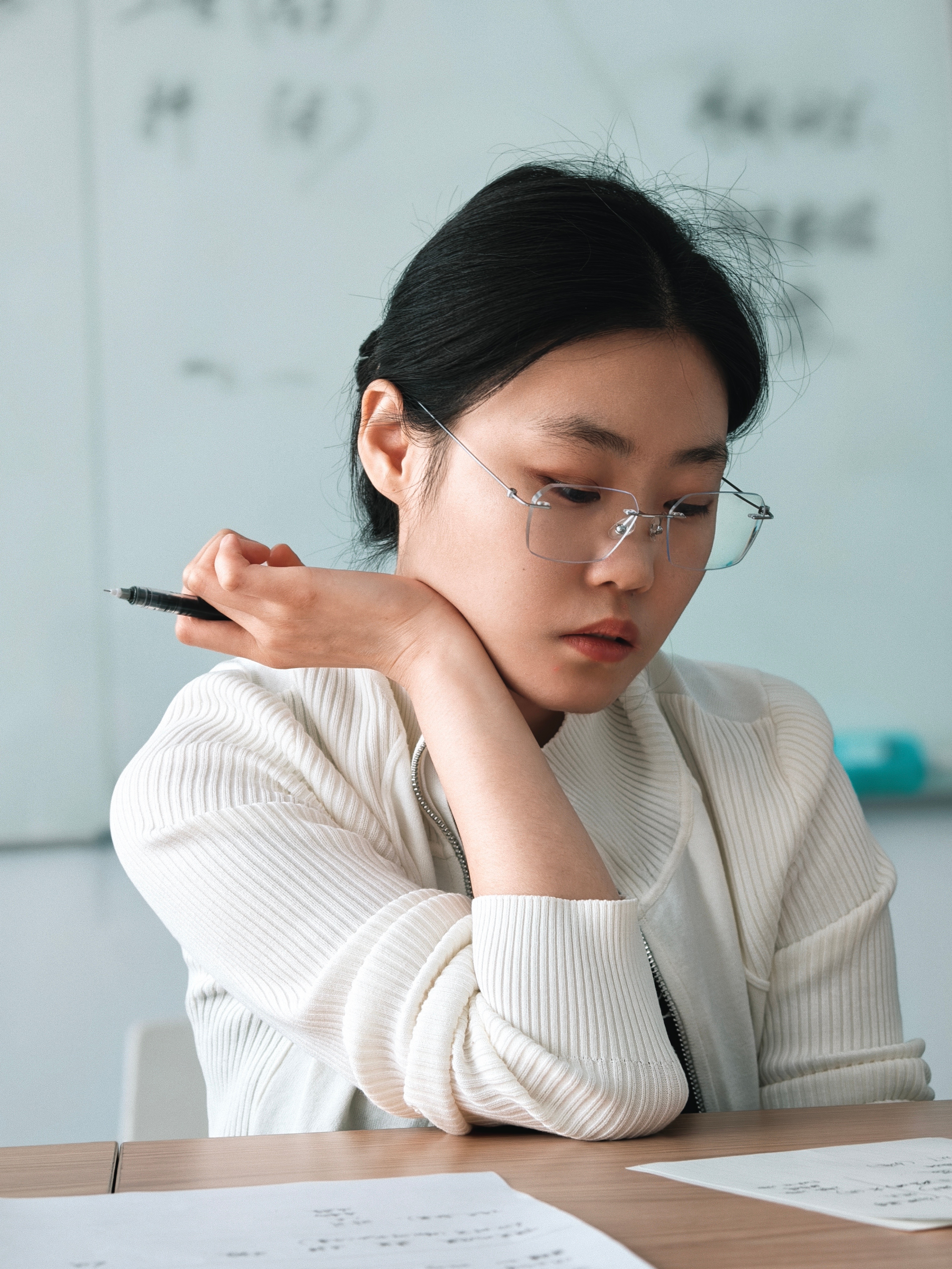 帮我们行政找男朋友[淡淡的] ​​​
