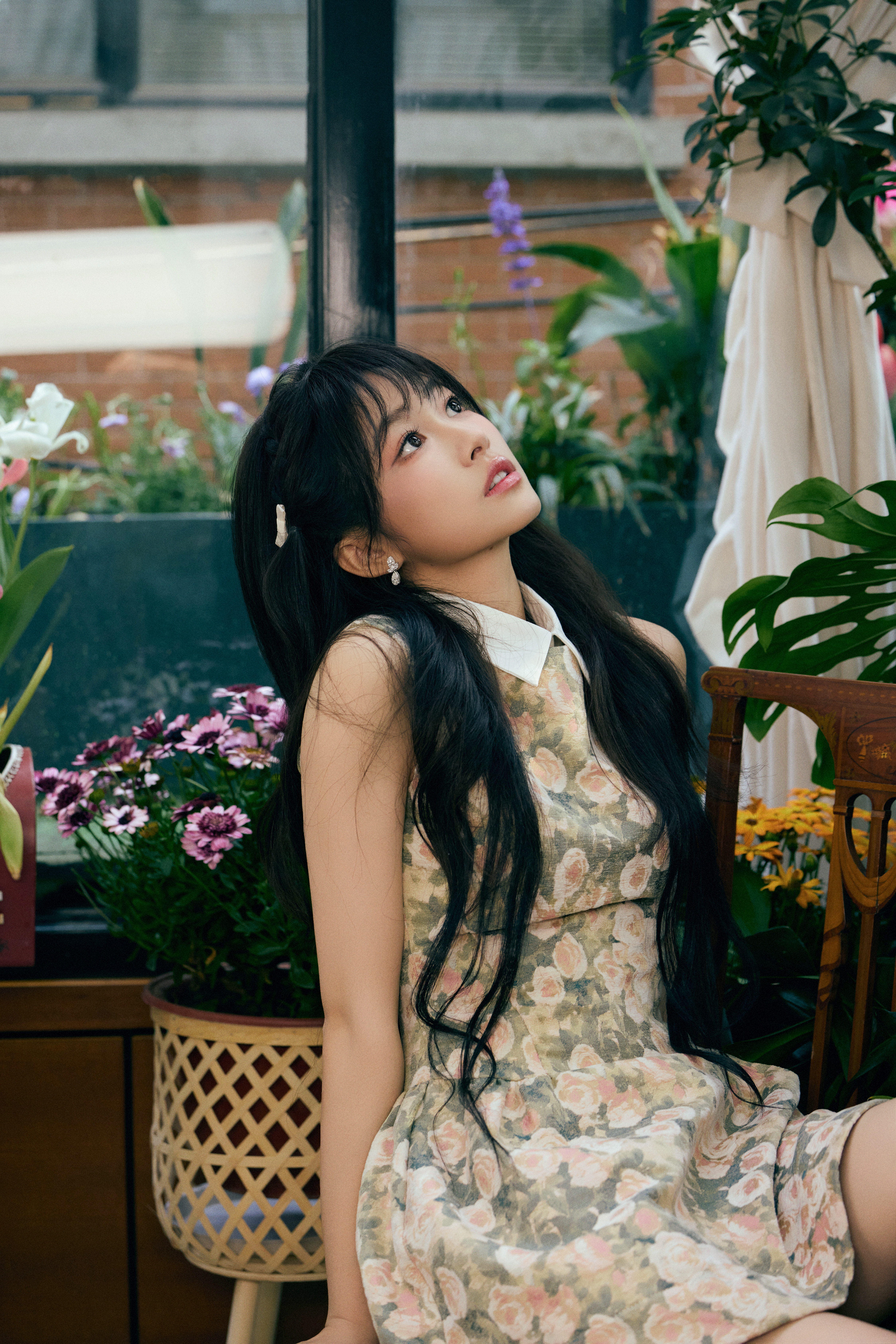 杨肸子 甜妹暴击💐 碎花裙配双马尾，是春天里会发光的元气少女呀～ 