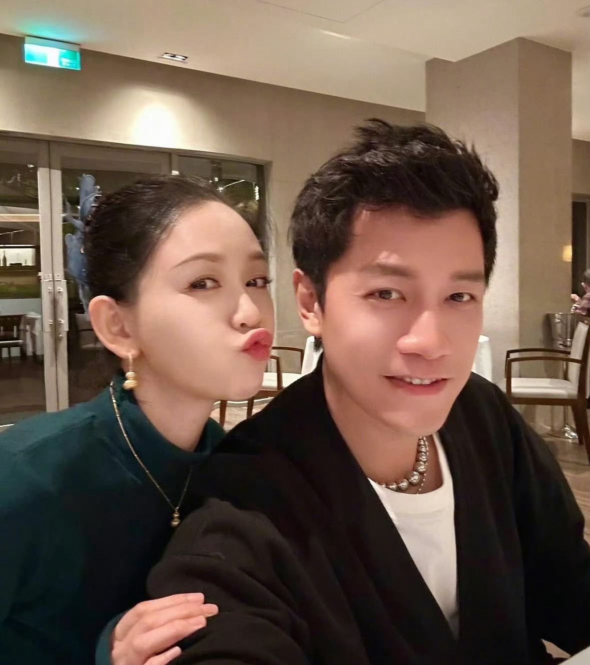 陈乔恩艾伦娱乐圈文照进现实，好喜欢他们两个啊，甜甜的爱情太好嗑了 ​​​