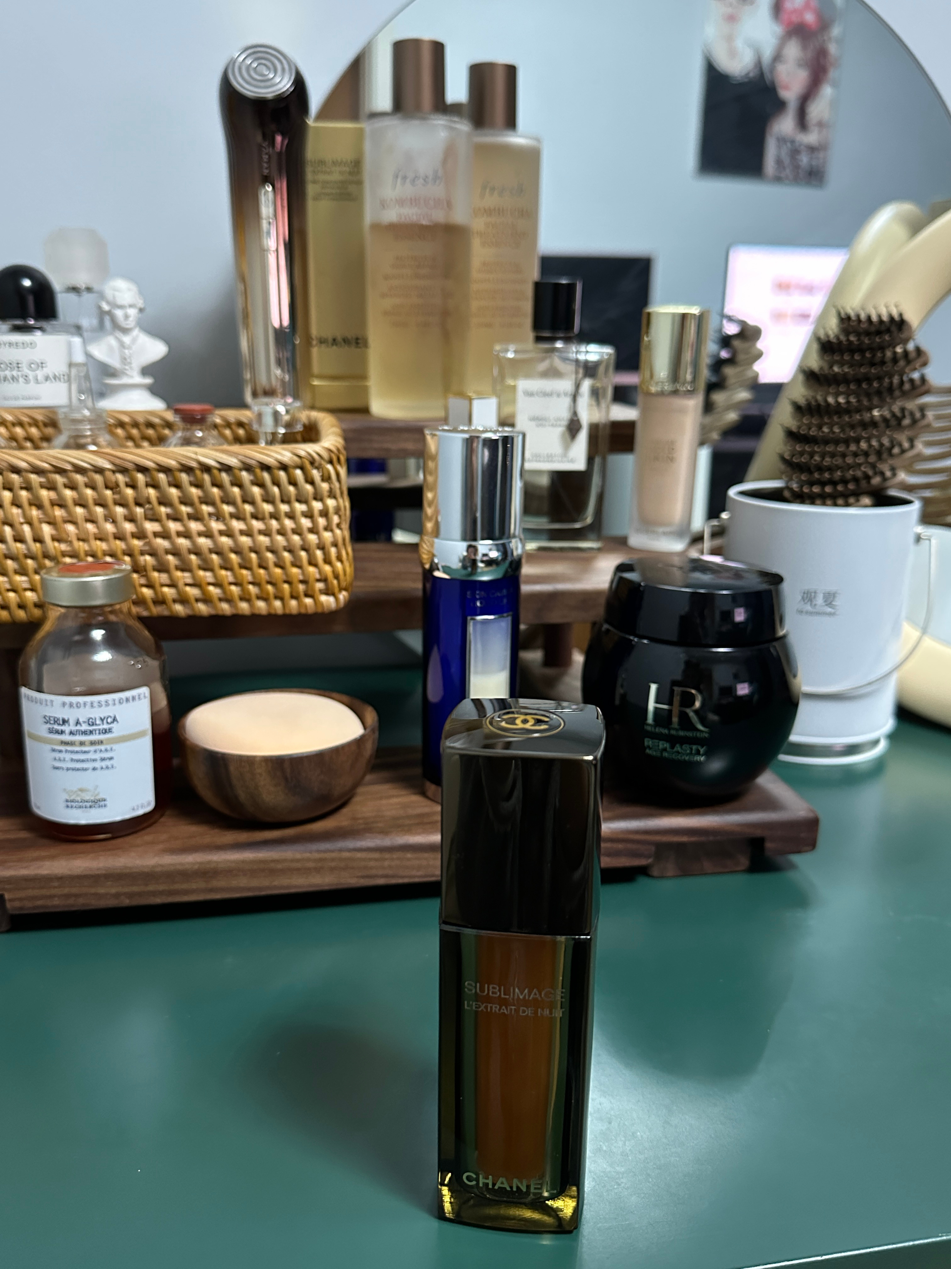 加入抗衰大军 护肤  倒要看看小香大名鼎鼎的黑金砖有多好用[并不简单] 