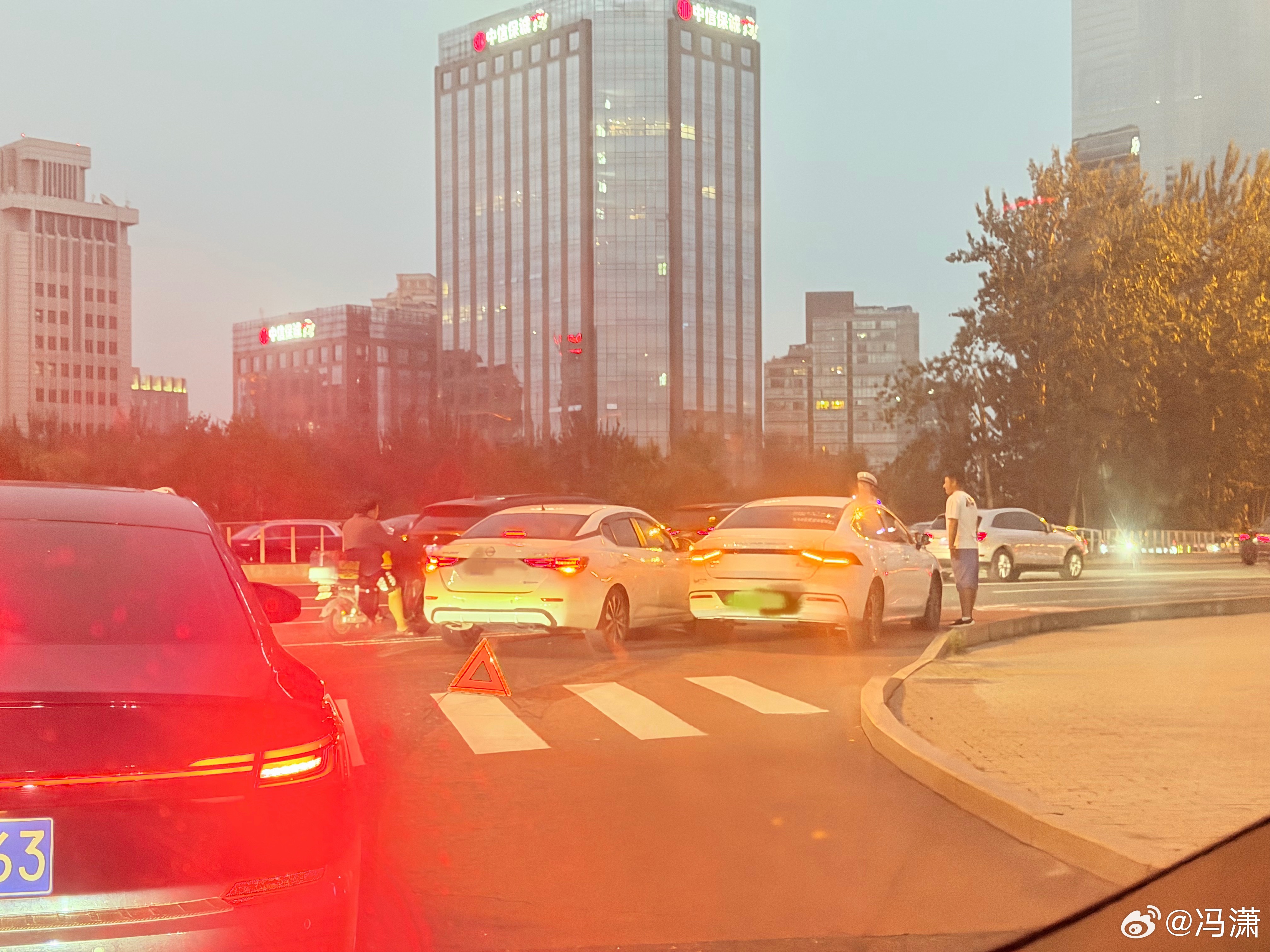 他们总是这样，该慢的时候使劲抢该快的时候又跟那爬，这种上桥出弯上主路还得超车结果