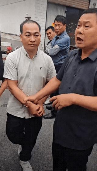 农村酒席离谱现场！一群陌生人混吃白嫖，最后被当场抓包

都说农村酒席最有人情味，
